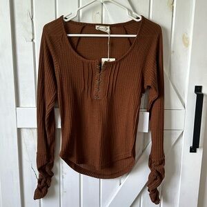 Joyfolie Henley with hook closure v neck